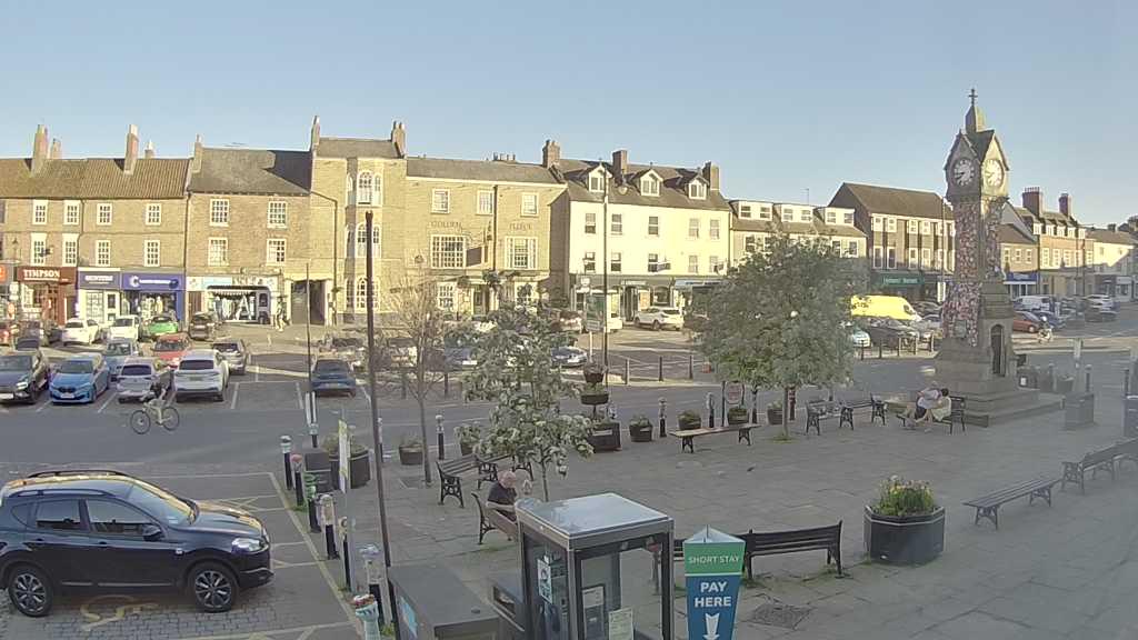 Thirsk webcam overlooking the Market Place