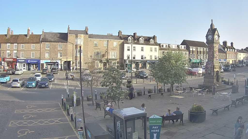 Thirsk webcam overlooking the Market Place