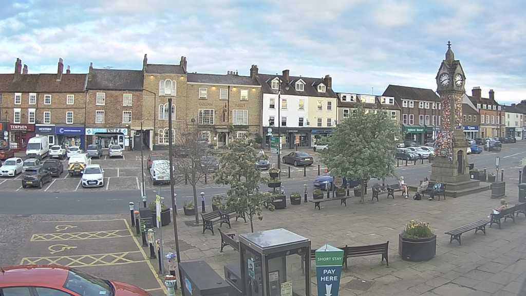 Thirsk webcam overlooking the Market Place