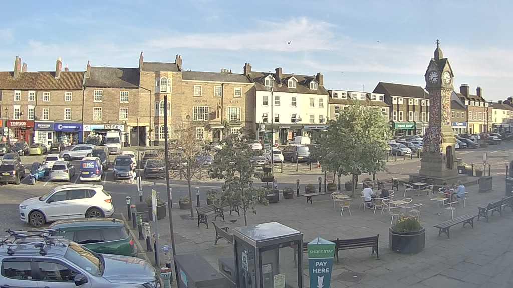 Thirsk webcam overlooking the Market Place