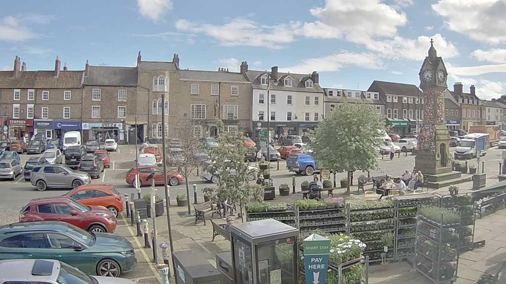 Thirsk webcam overlooking the Market Place