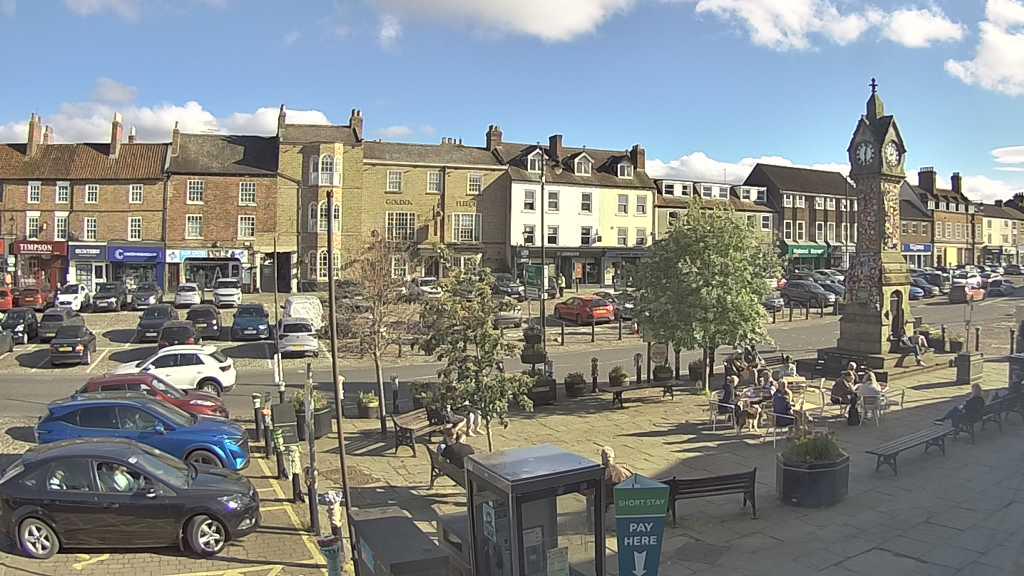Thirsk webcam overlooking the Market Place