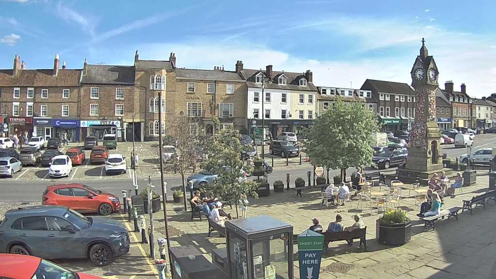 Thirsk webcam overlooking the Market Place