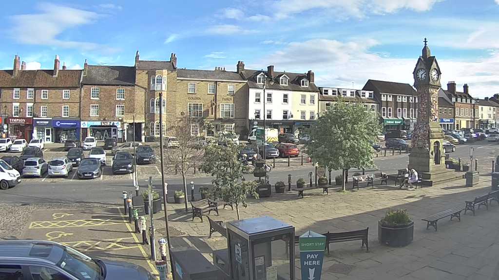 Thirsk webcam overlooking the Market Place