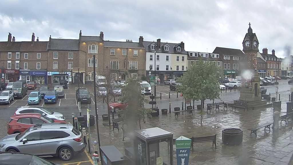 Thirsk webcam overlooking the Market Place