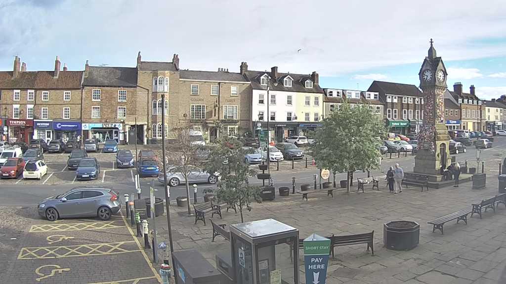 Thirsk webcam overlooking the Market Place