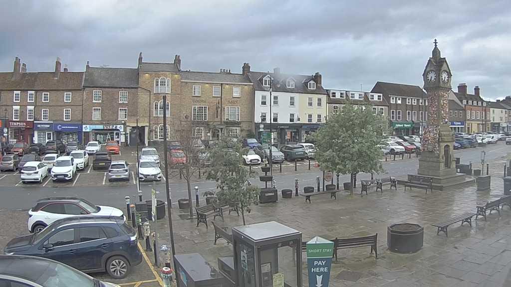 Thirsk webcam overlooking the Market Place