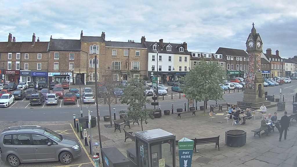 Thirsk webcam overlooking the Market Place