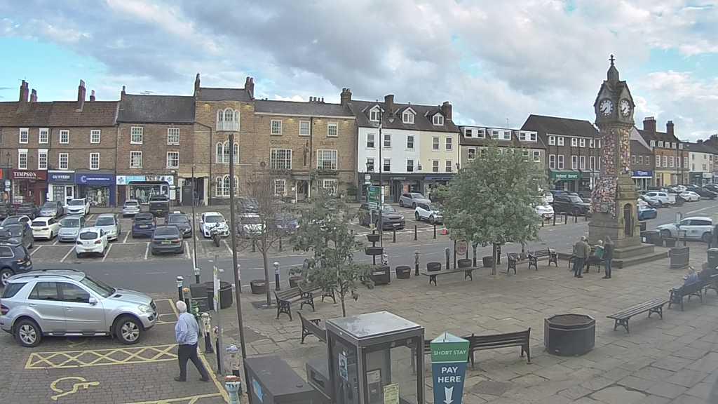 Thirsk webcam overlooking the Market Place