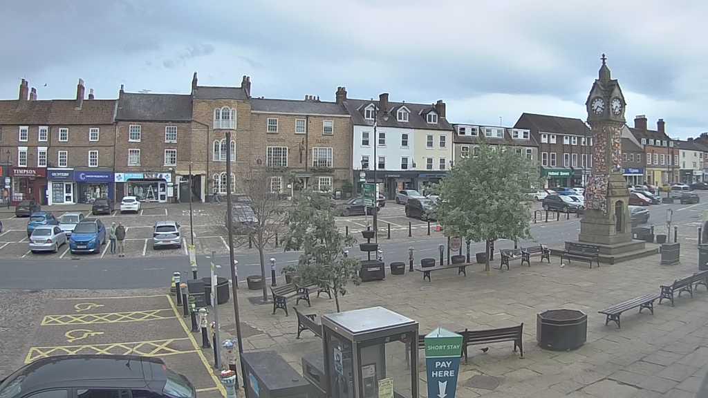 Thirsk webcam overlooking the Market Place
