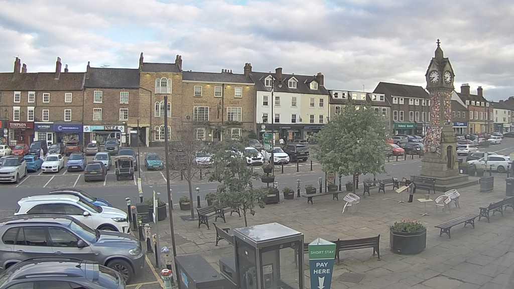 Thirsk webcam overlooking the Market Place