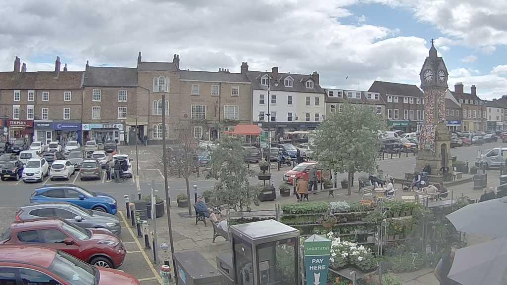 Thirsk webcam overlooking the Market Place