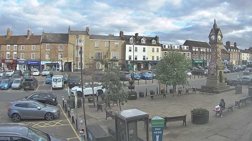Thirsk webcam overlooking the Market Place