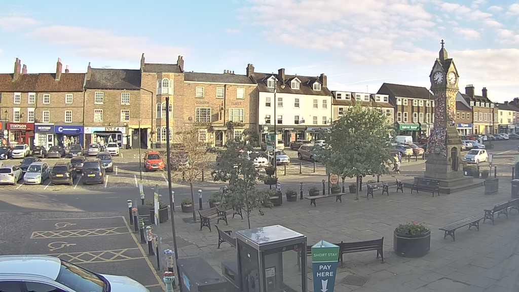Thirsk webcam overlooking the Market Place