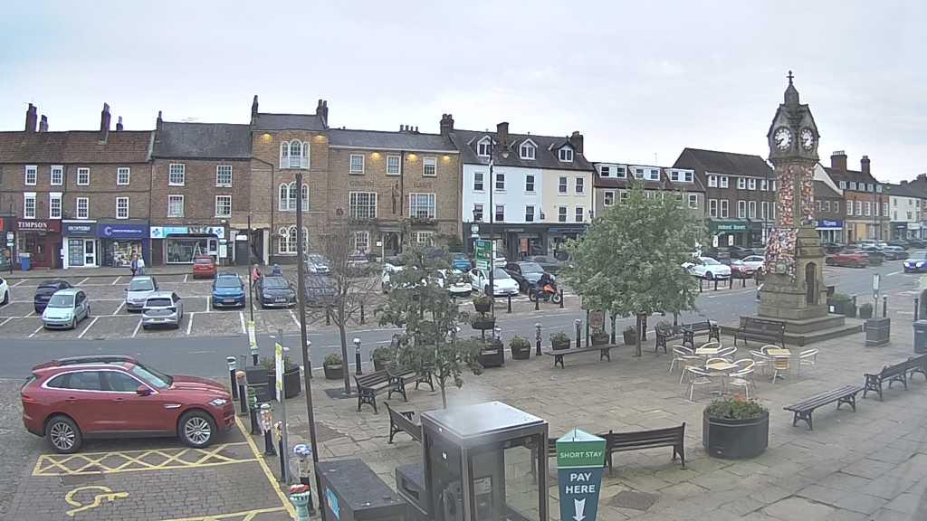 Thirsk webcam overlooking the Market Place
