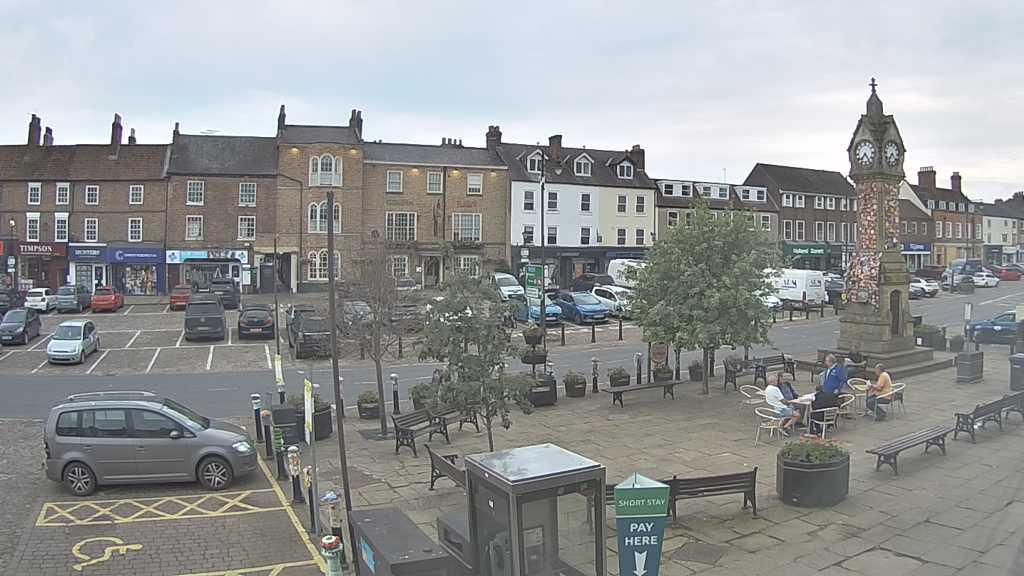 Thirsk webcam overlooking the Market Place