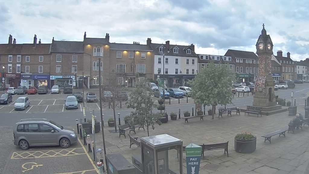 Thirsk webcam overlooking the Market Place