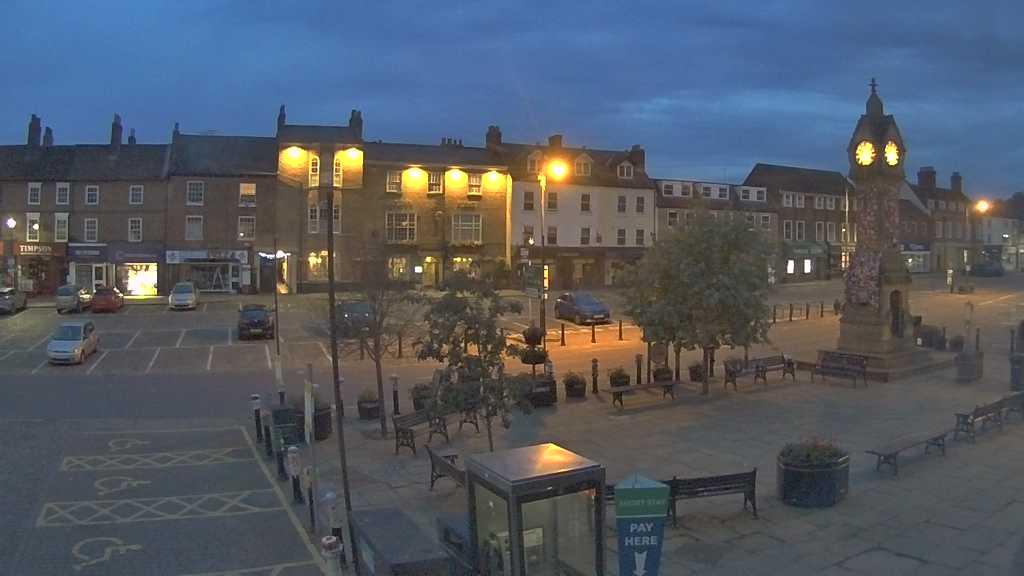 Thirsk webcam overlooking the Market Place