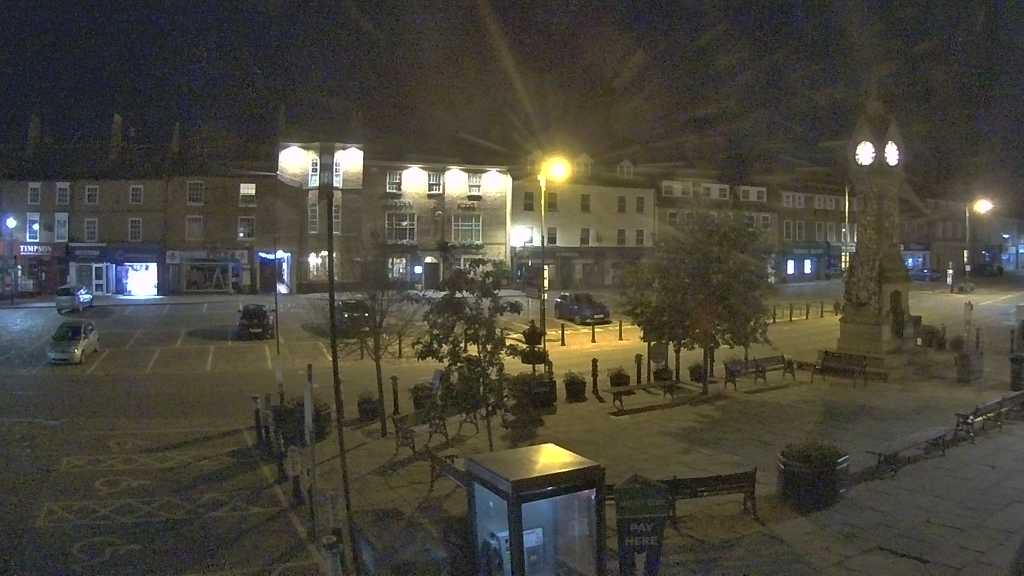 Thirsk webcam overlooking the Market Place