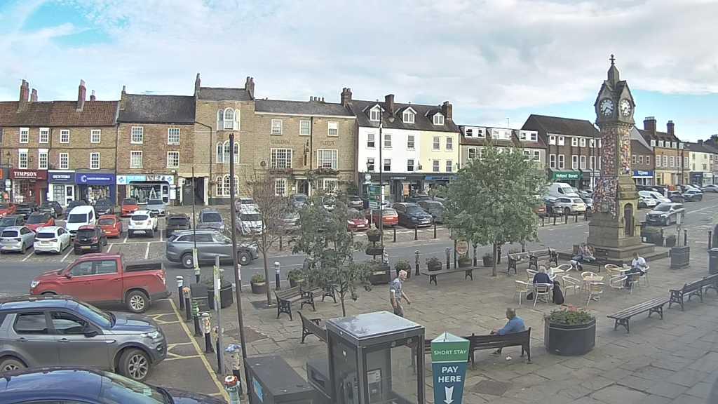 Thirsk webcam overlooking the Market Place