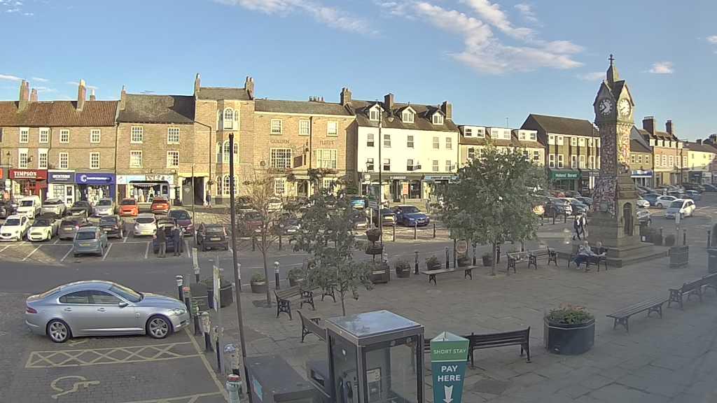 Thirsk webcam overlooking the Market Place