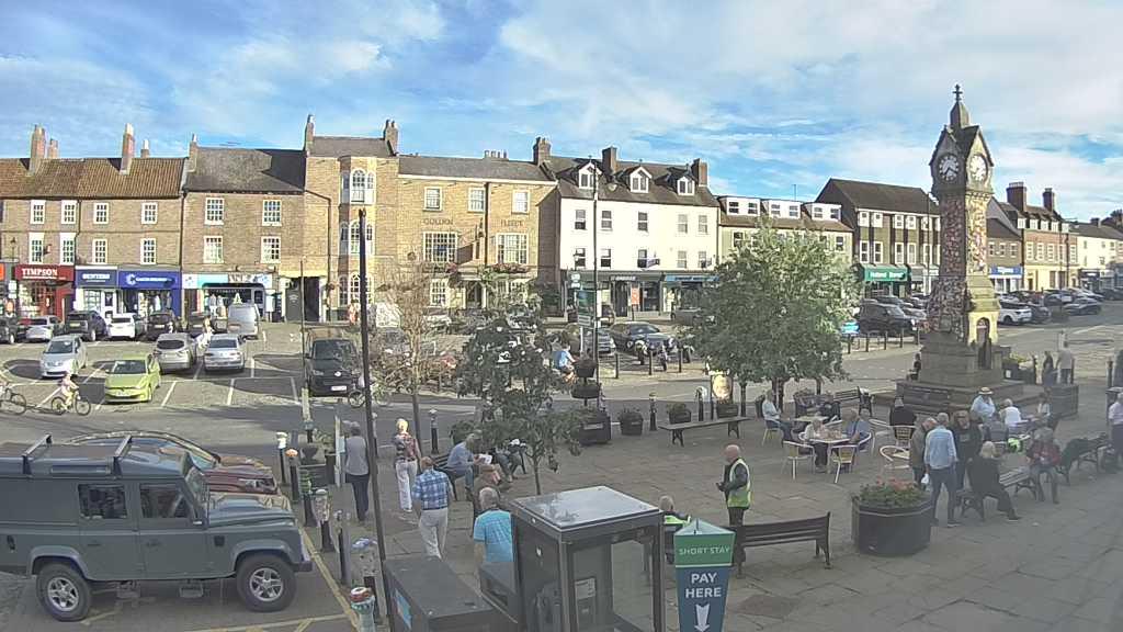 Thirsk webcam overlooking the Market Place