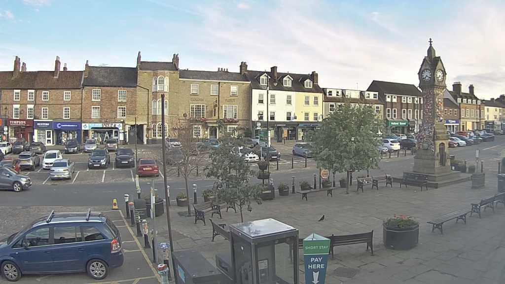 Thirsk webcam overlooking the Market Place