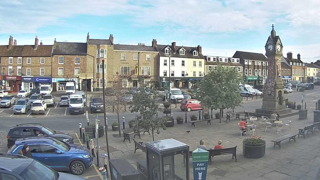 Thirsk webcam overlooking the Market Place