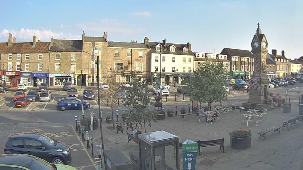 Thirsk webcam overlooking the Market Place