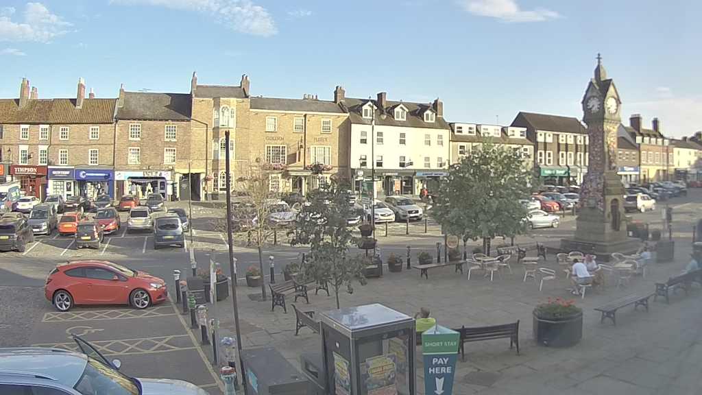 Thirsk webcam overlooking the Market Place