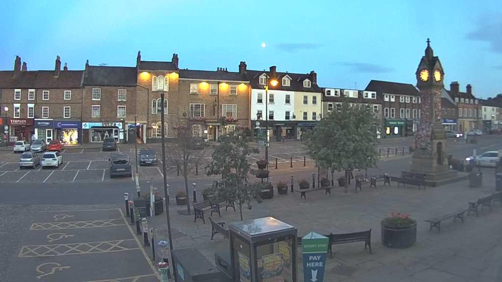 Thirsk webcam overlooking the Market Place