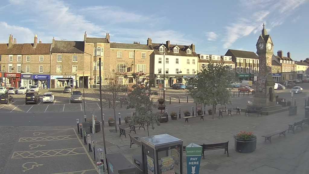 Thirsk webcam overlooking the Market Place