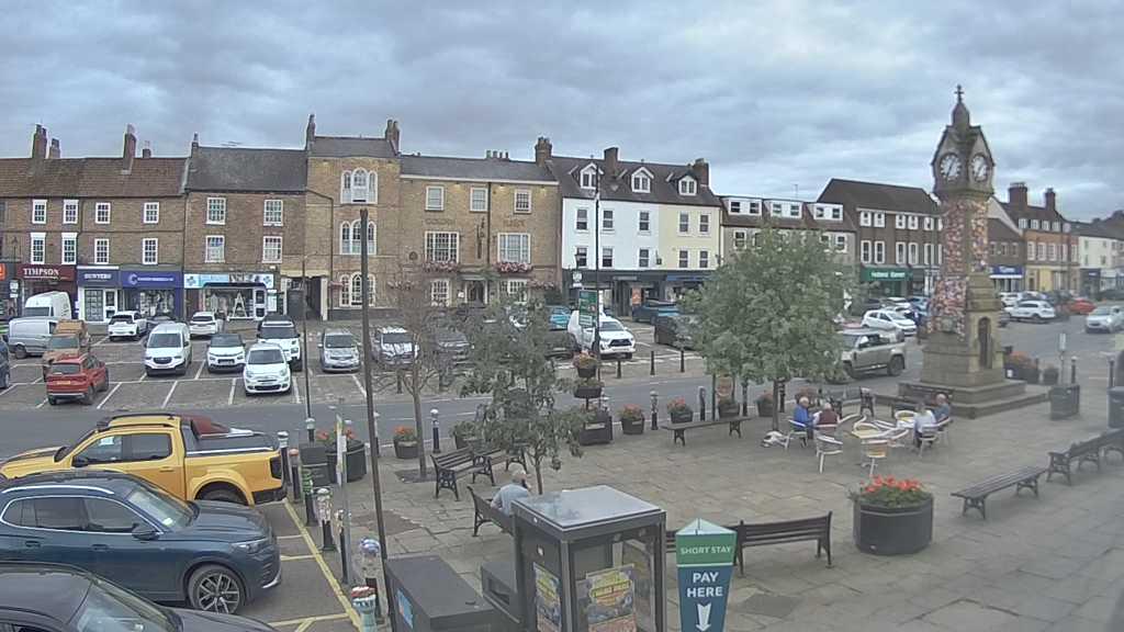 Thirsk webcam overlooking the Market Place