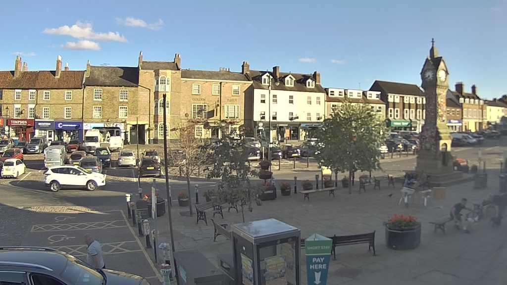 Thirsk webcam overlooking the Market Place