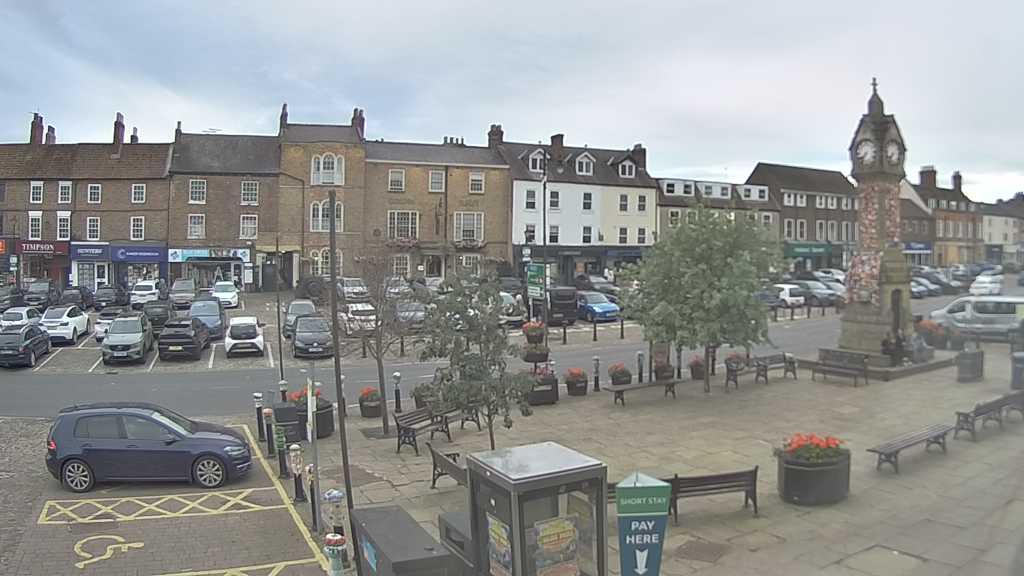 Thirsk webcam overlooking the Market Place