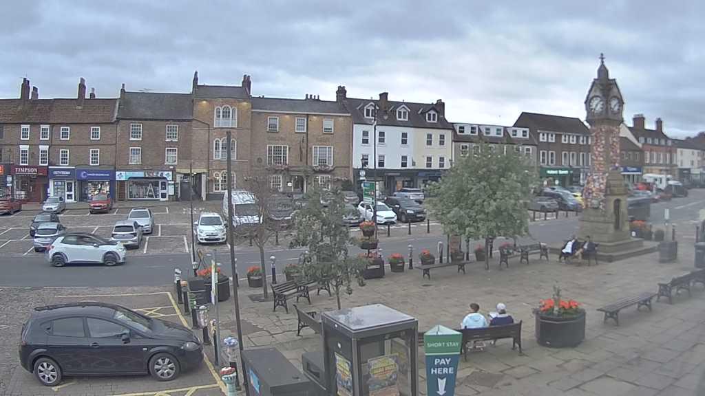 Thirsk webcam overlooking the Market Place