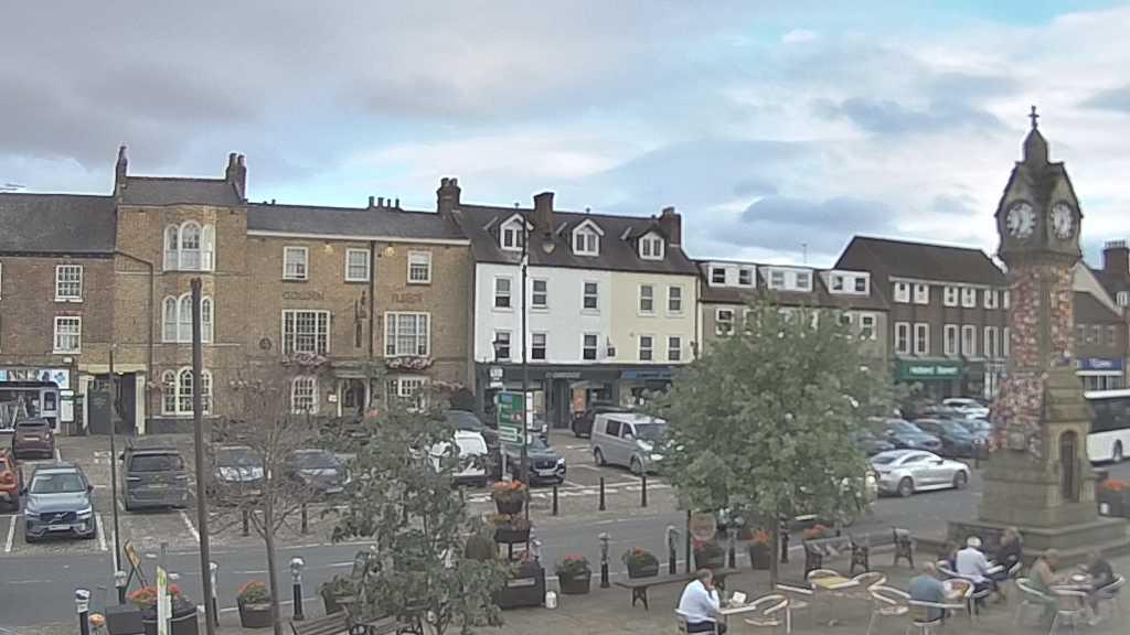 Thirsk webcam overlooking the Market Place