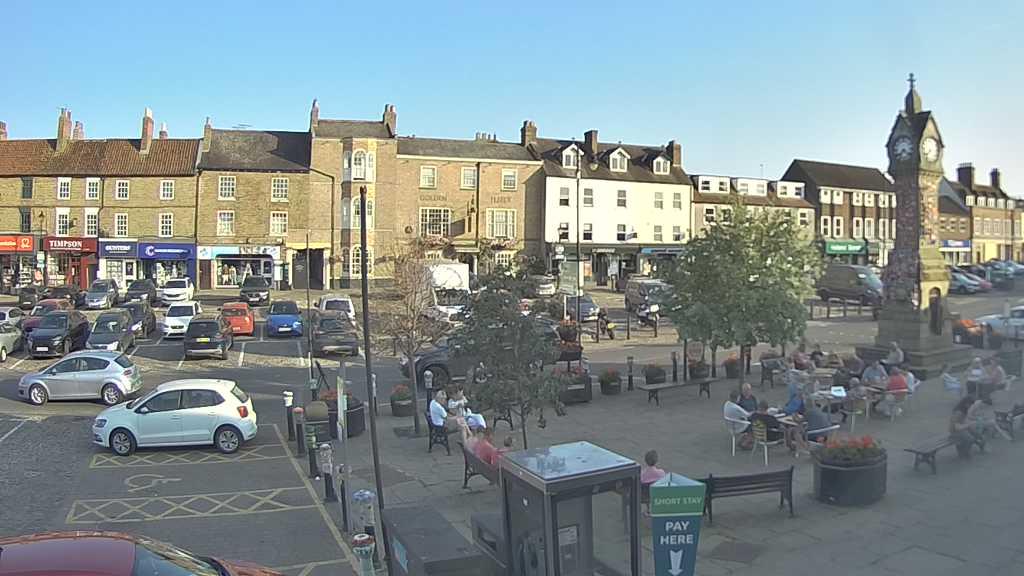 Thirsk webcam overlooking the Market Place