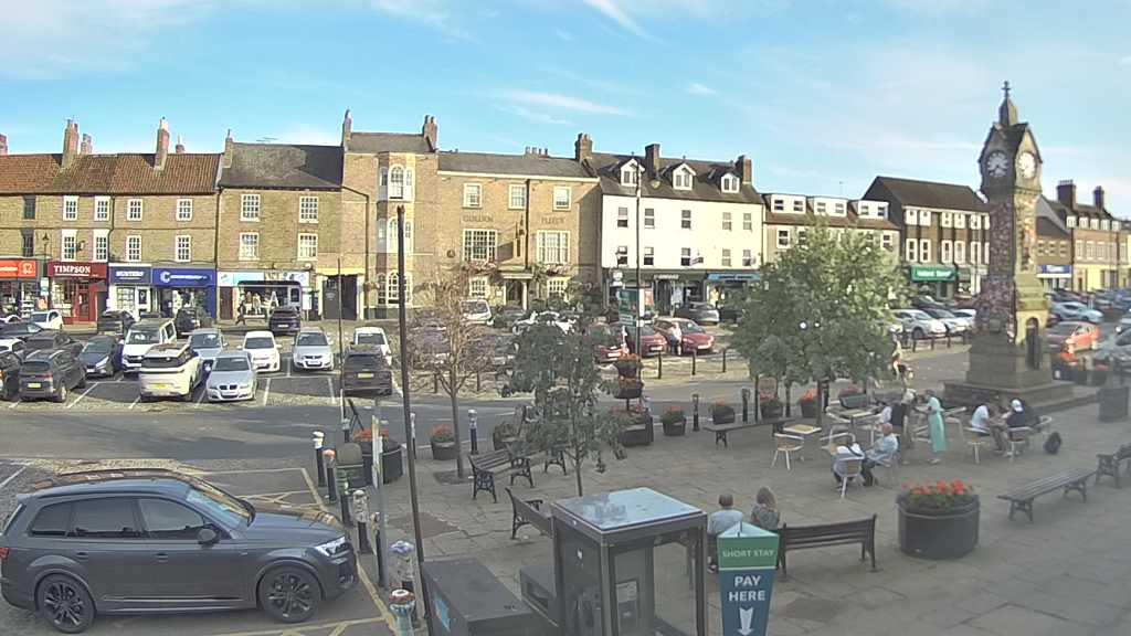 Thirsk webcam overlooking the Market Place