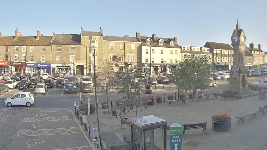 Thirsk webcam overlooking the Market Place