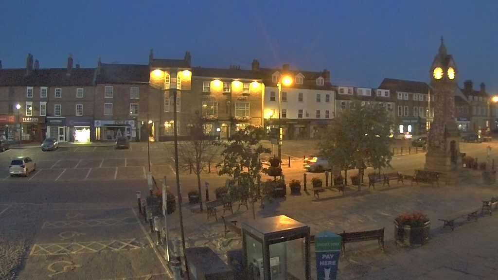 Thirsk webcam overlooking the Market Place