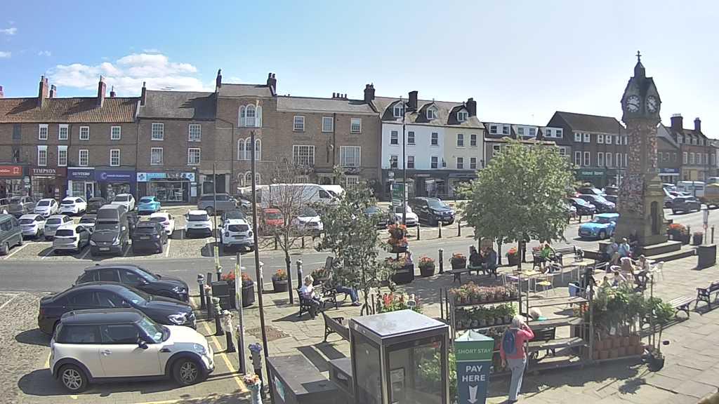 Thirsk webcam overlooking the Market Place