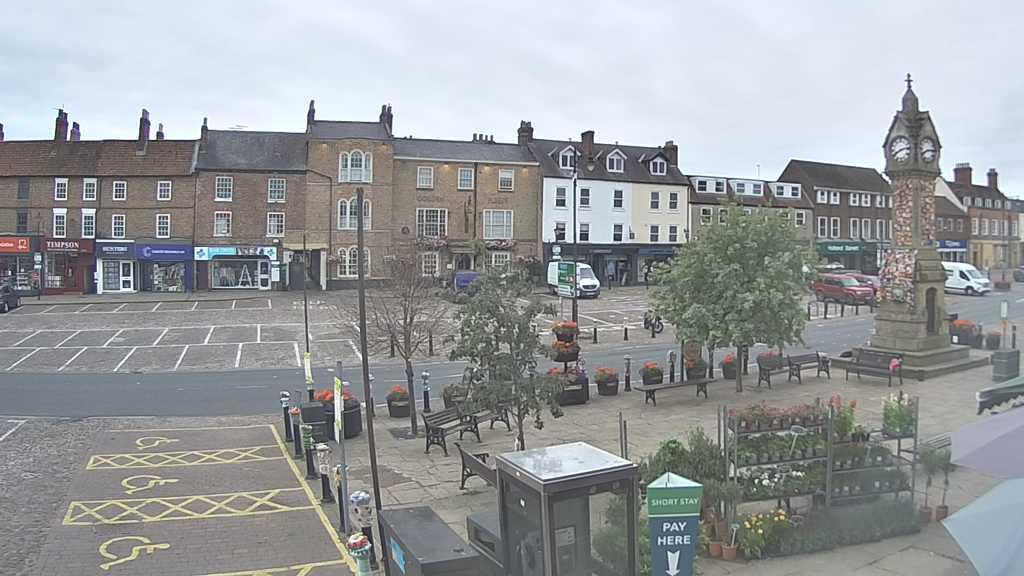 Thirsk webcam overlooking the Market Place