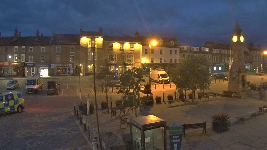 Thirsk webcam overlooking the Market Place